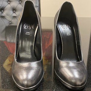 Ovye Pewter Italian Pumps S37